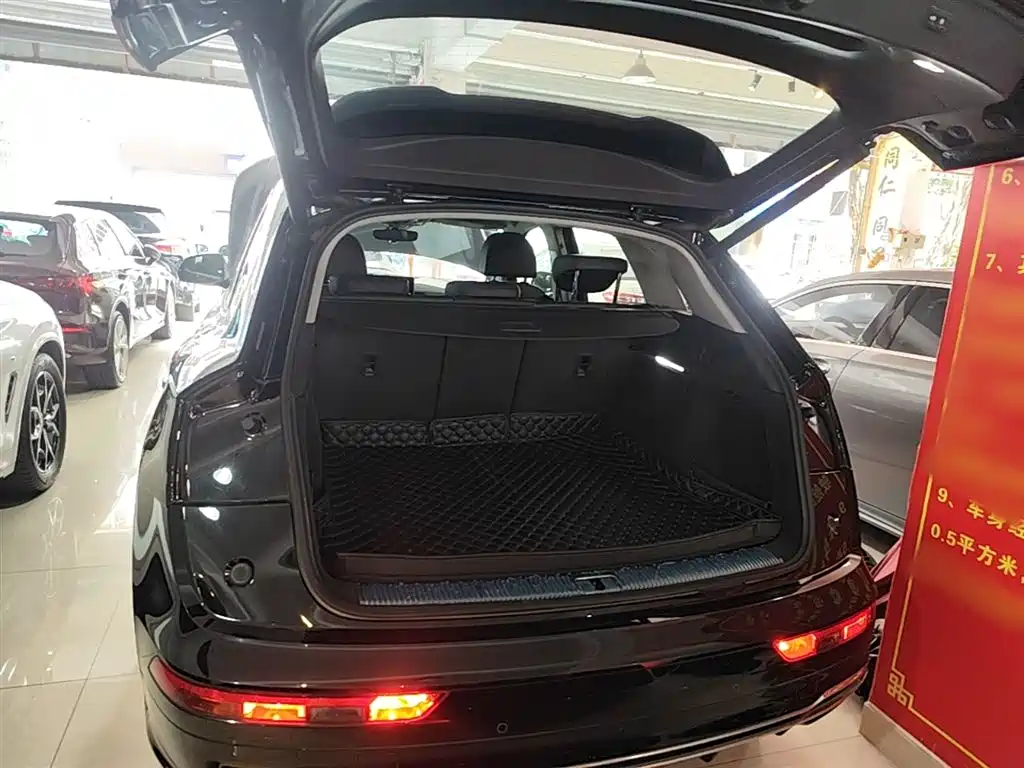 Audi Q5L 2020 Facelift 40 TFSI Honor Fashion фото 19