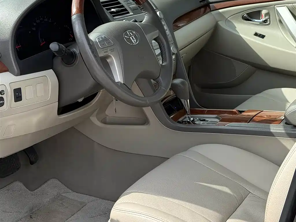 Toyota Camry 2013 200G Classic Luxury Edition фото 4