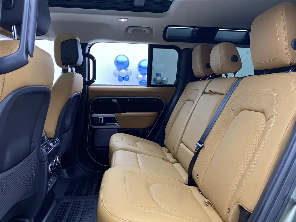 Land Rover Defender 2024 110 3.0T P400 Dark Special Edition фото 7