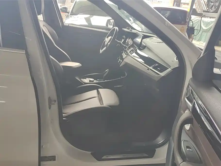 BMW X1 2021 Facelift sDrive20Li Premium фото 8