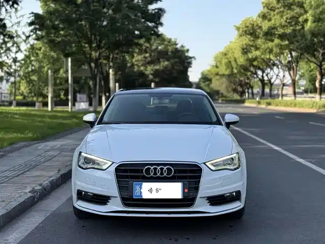 Audi A3 2016 Limousine 35 TFSI Leadership — фото 2