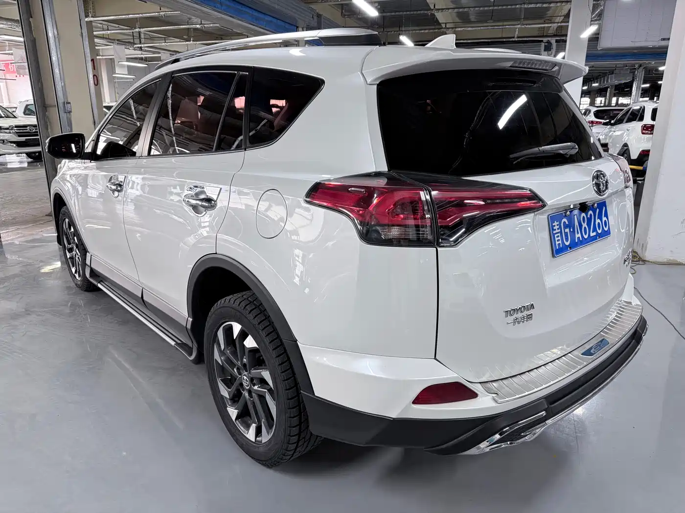 Toyota RAV4 Rongfang 2018 2.5L Automatic 4WD Elite i Edition фото 17