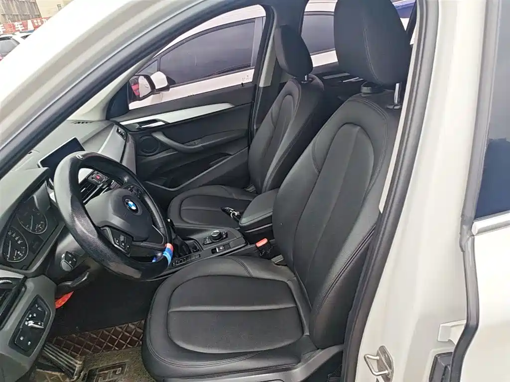 BMW X1 2018 sDrive20Li Leading Model фото 15