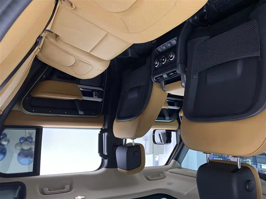 Land Rover Defender 2024 110 3.0T P400 Dark Special Edition фото 6