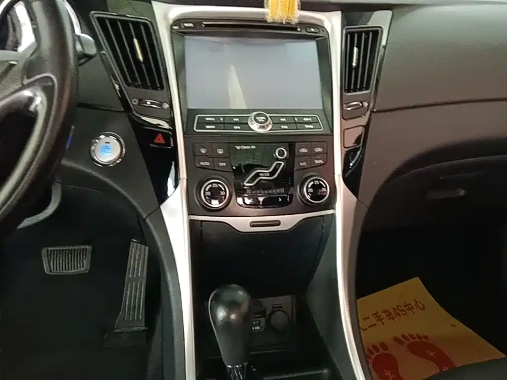 Hyundai Sonata 2014 2.0L Automatic Luxury фото 13