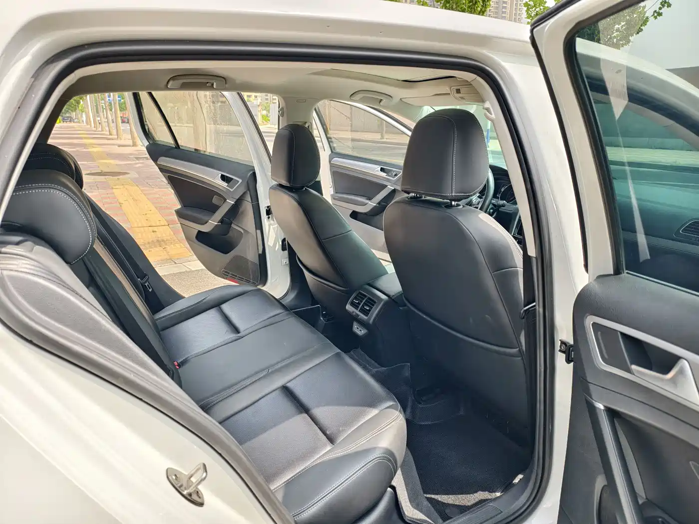 Volkswagen Golf 2020 200TSI DSG Comfort фото 6