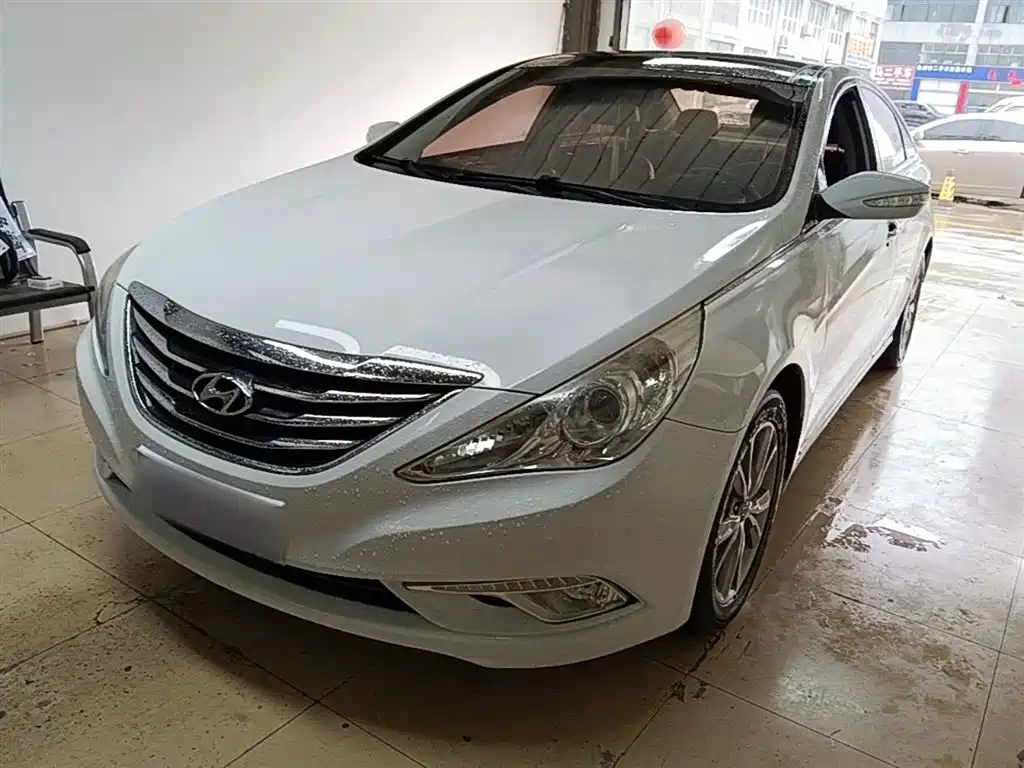 Hyundai Sonata 2014 2.0L Automatic Luxury фото 2
