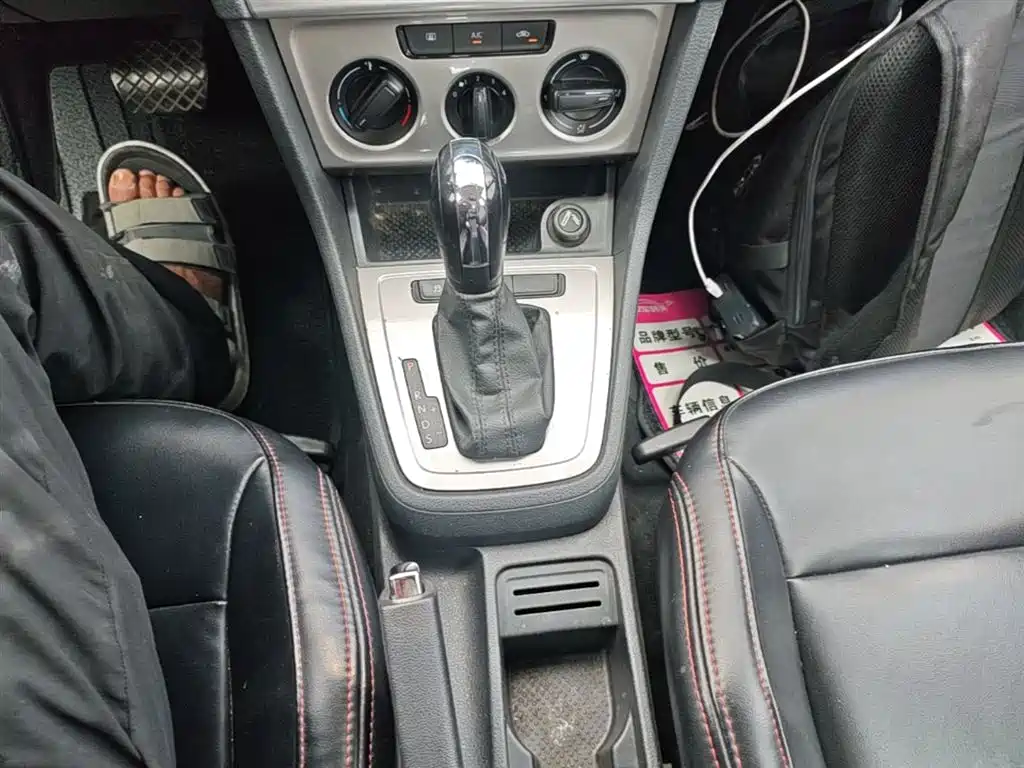 Volkswagen Lavida 2017 1.6L Automatic Comfort Edition фото 14