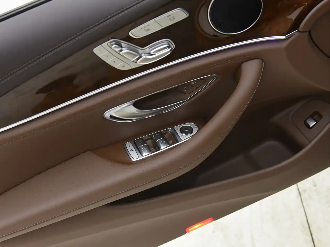 Mercedes-Benz E-Class 2018 E 300 L Luxury фото 10