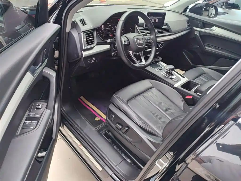 Audi Q5L 2020 Facelift 40 TFSI Honor Fashion фото 16