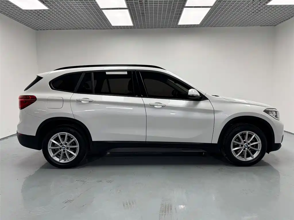 BMW X1 2019 sDrive18Li Fashion Model фото 5