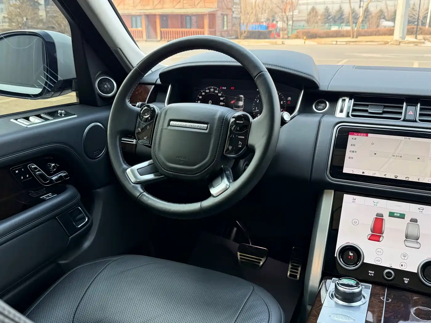 Land Rover Range Rover 2020 3.0 L6 Heritage Edition фото 8
