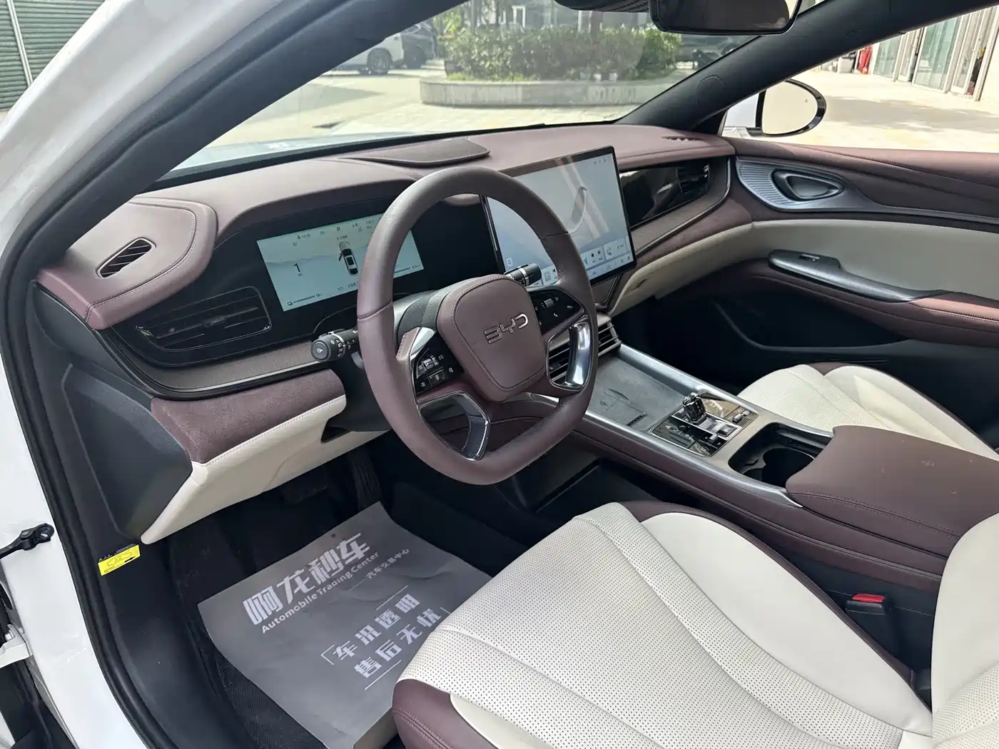 BYD Seal 2024 Glory Edition DM-i 1.5L 121km Prestige фото 11