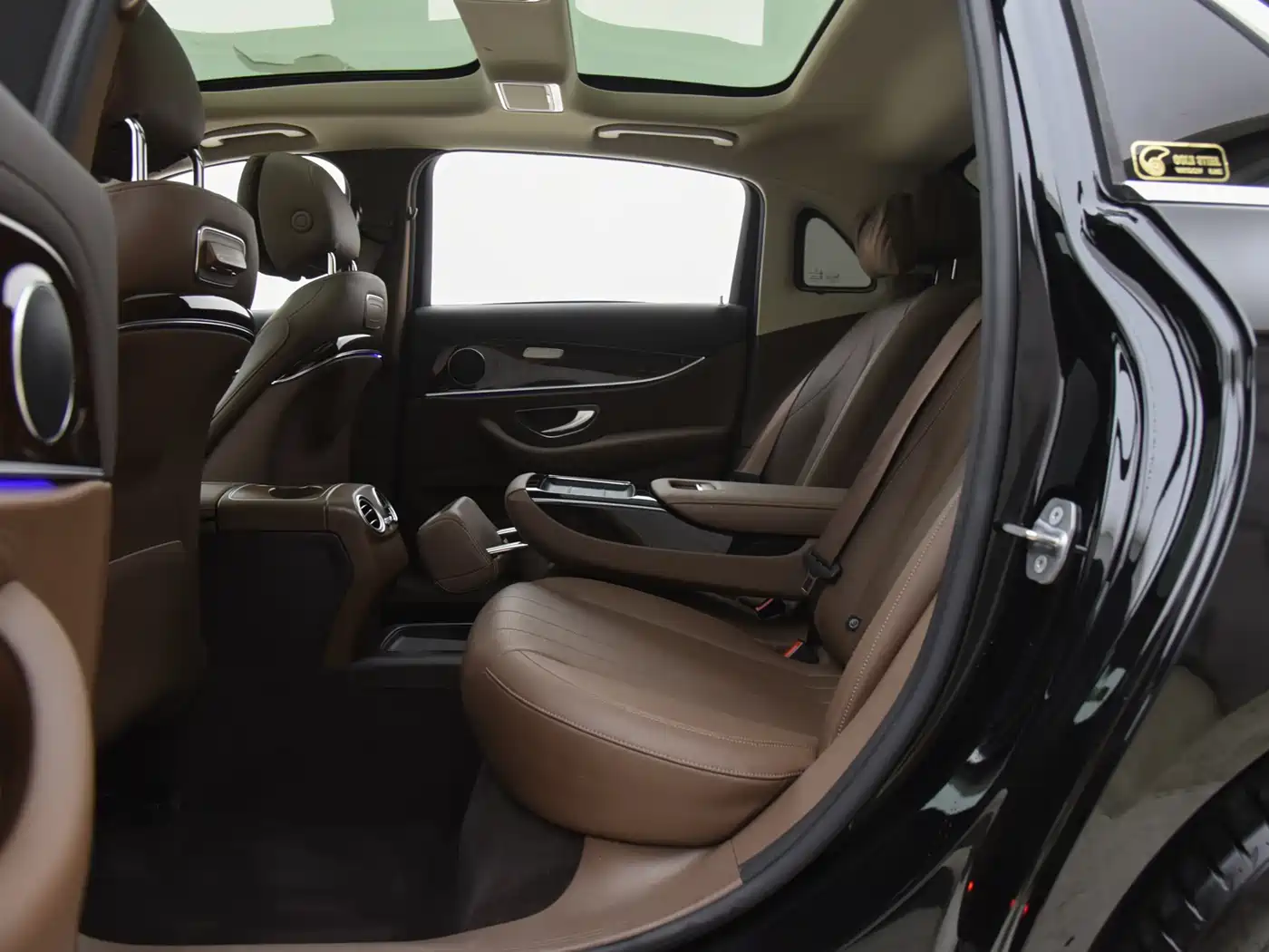 Mercedes-Benz E-Class 2018 E 300 L Luxury фото 12