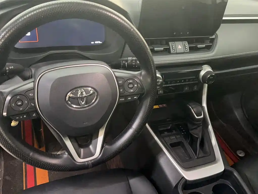 Toyota RAV4 Rongfang 2023 2.0L CVT FWD Style Plus Edition фото 3