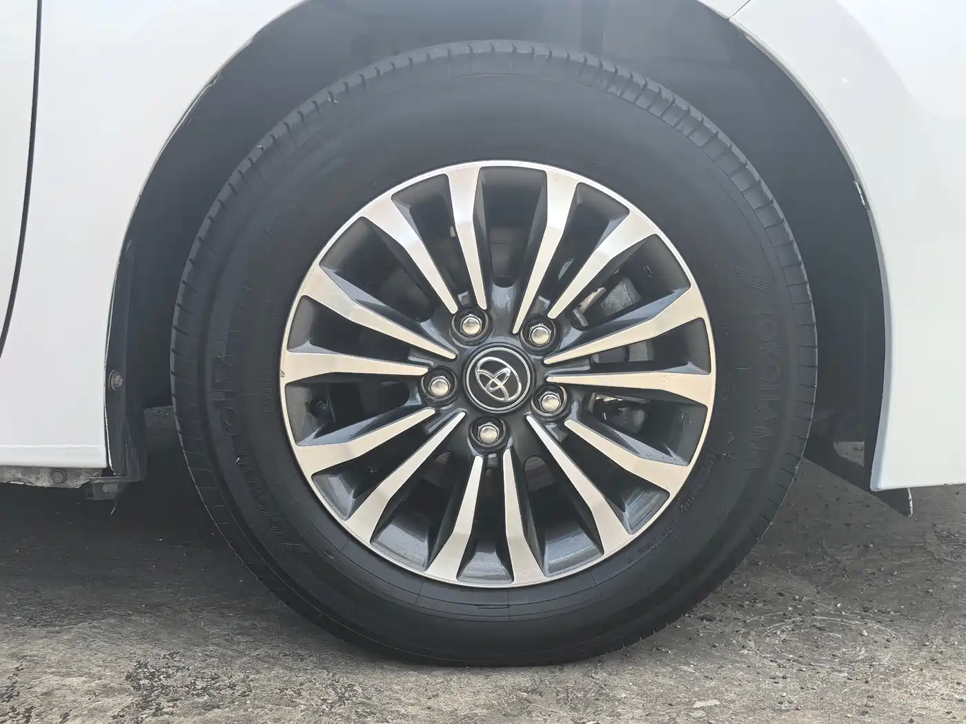 Toyota Corolla 2017 Facelift 1.2T S-CVT GL-i фото 11