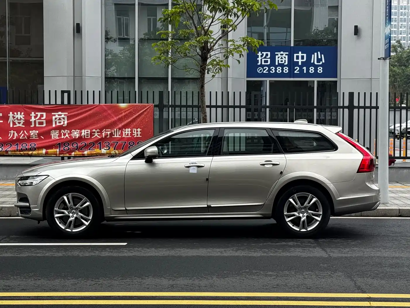 Фото 19 - Volvo V90