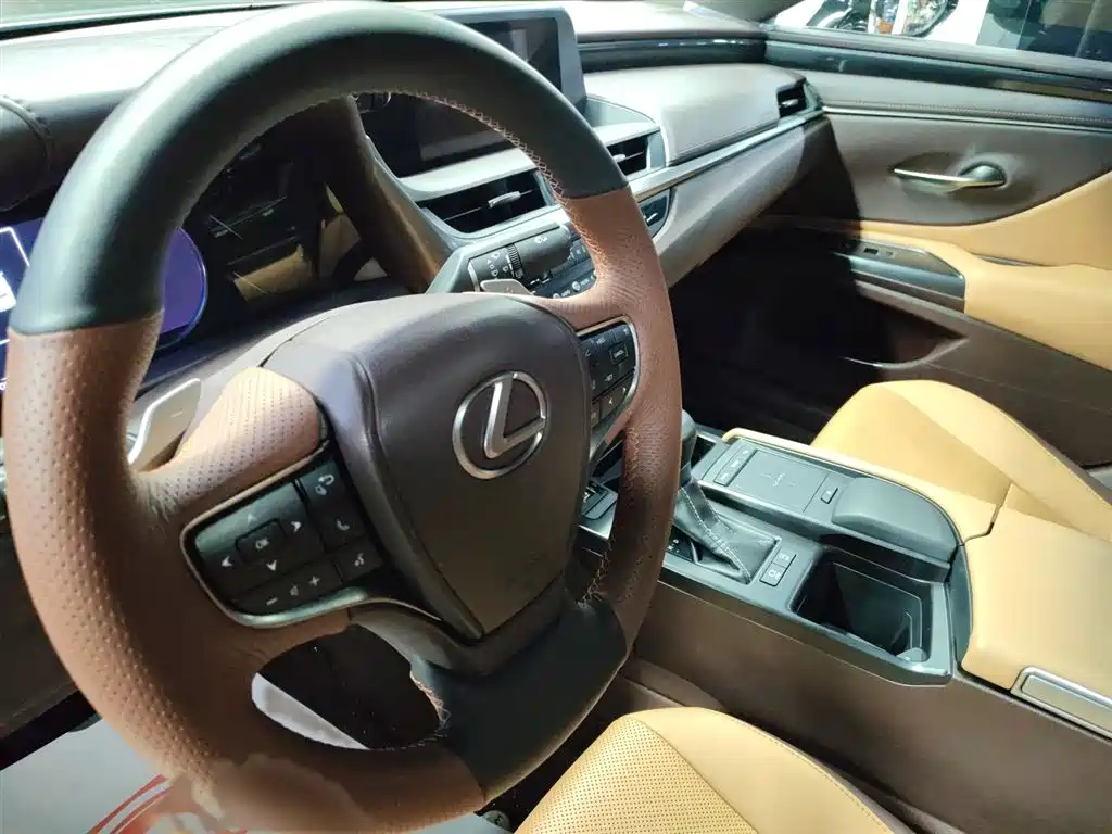 Lexus ES 2020 200 Excellence фото 10