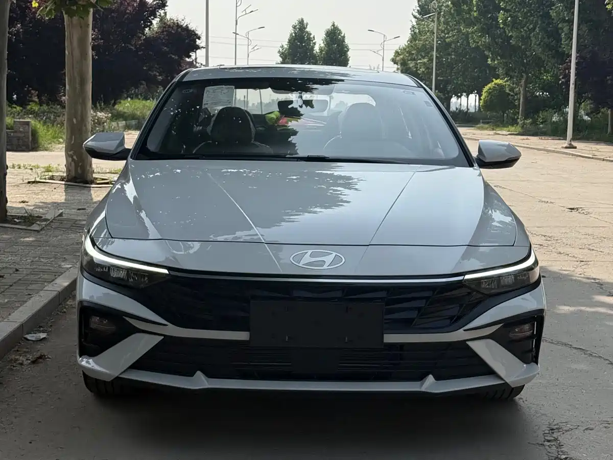 Hyundai Elantra 2023 1.5L CVT GLX Elite Edition фото 2