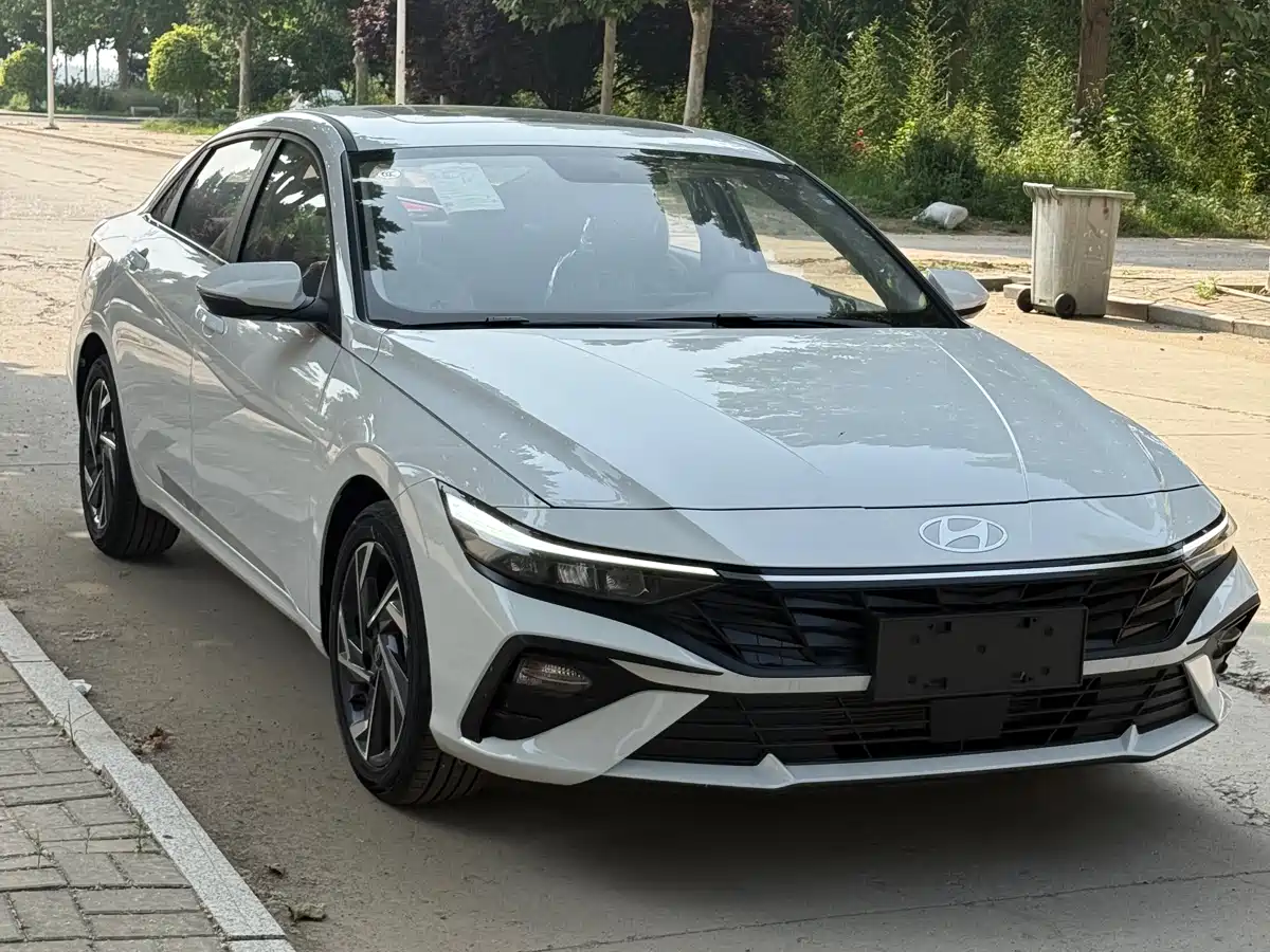 Hyundai Elantra 2023 1.5L CVT GLX Elite Edition фото 5