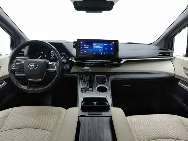 Toyota Sienna 2023 2.5L Hybrid Premium Edition — фото 5