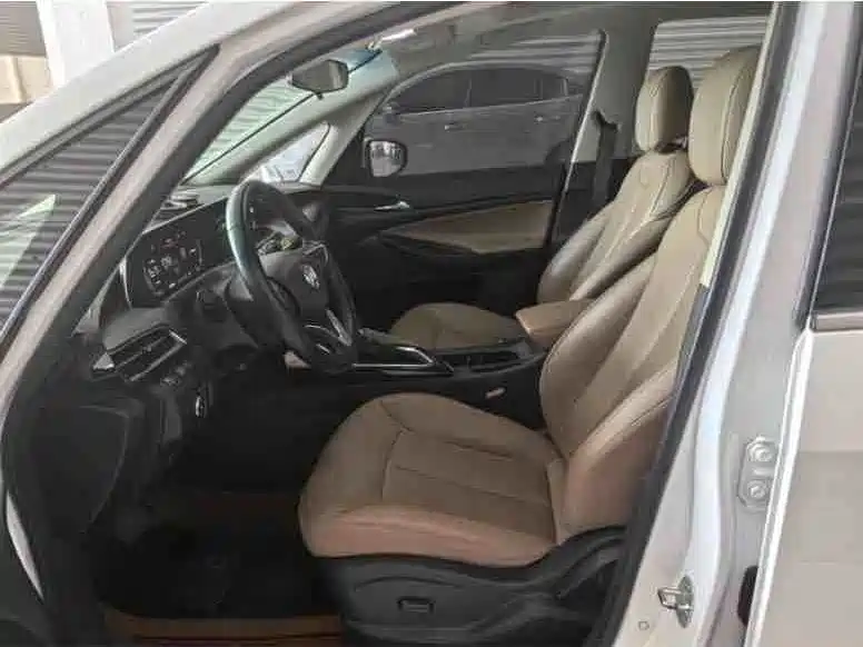 Photo 10 - Buick GL6