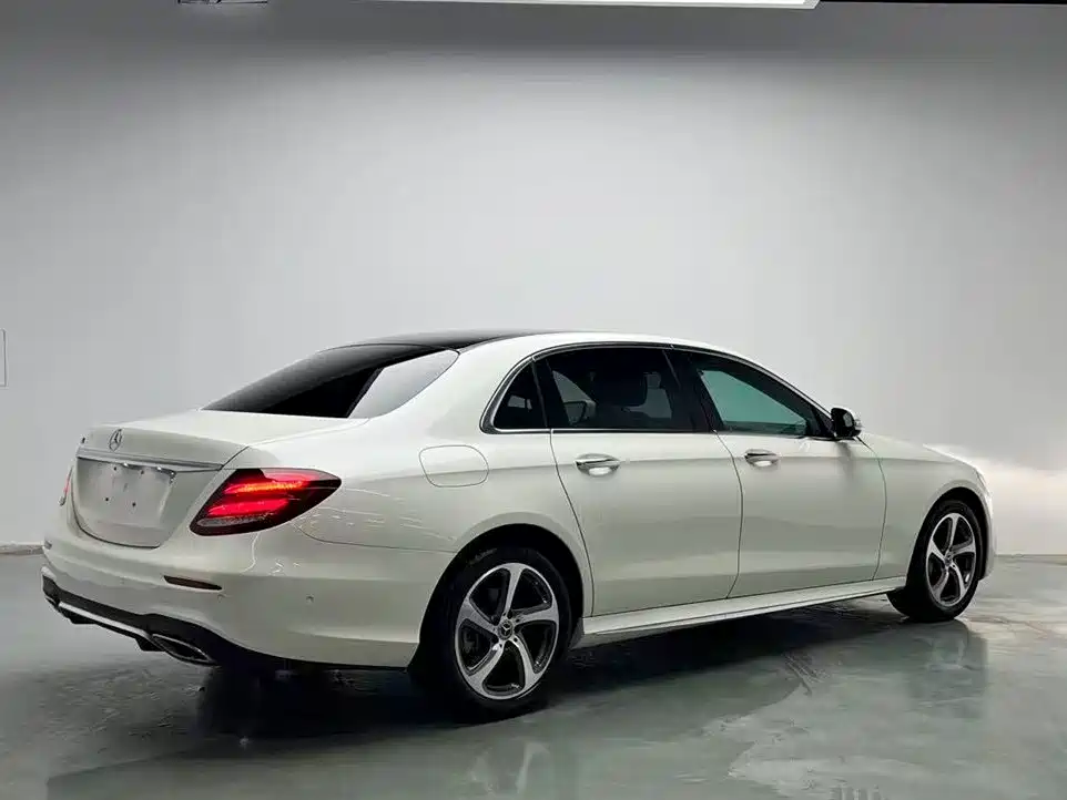 Mercedes-Benz E-Class 2016 E 300 L Sport Fashion Type фото 17