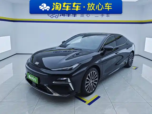 Geely Galaxy Starshine 8 130km EM-i, Флагман