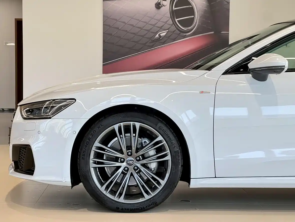 Audi A7 2023 Model 45 TFSI Premium Selection Edition фото 4