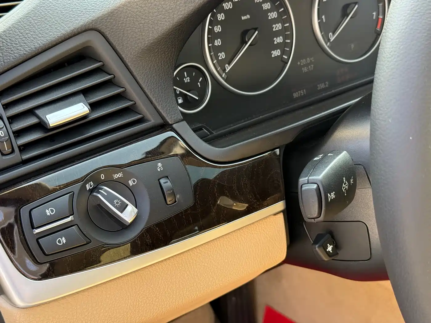 BMW 5 Series 2012 523Li Luxury фото 23