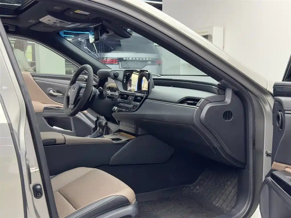 Lexus ES 2022 300h Excellence Edition фото 8
