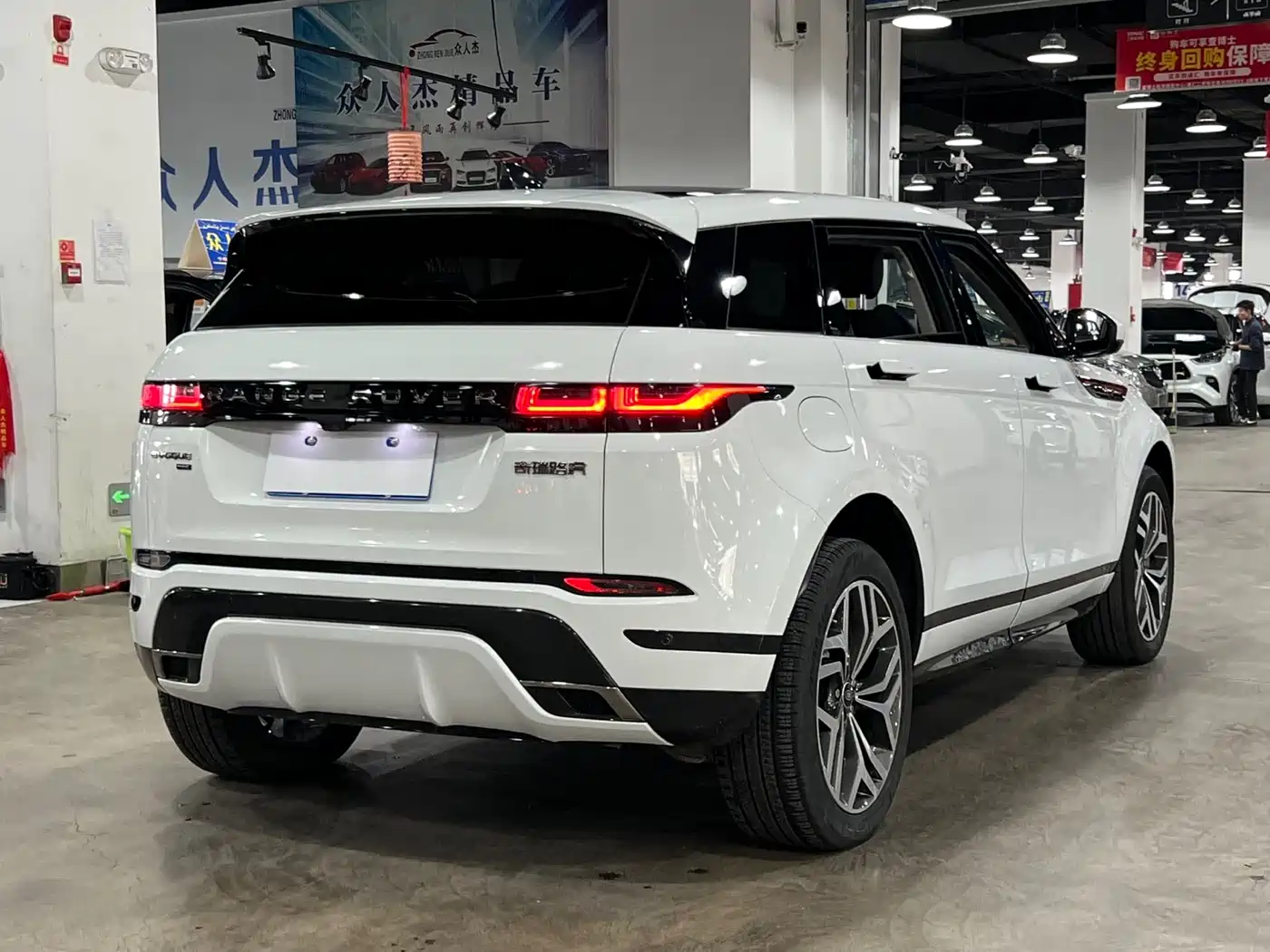 Land Rover Range Rover Evoque 2021 Range Rover Evoque L 249PS R-Dynamic S Performance Edition фото 6