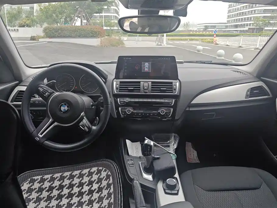 BMW 1 Series (Import) 2016 120i Leading Model фото 12