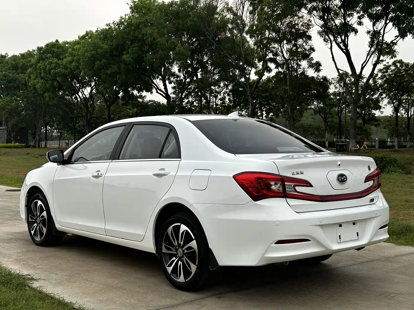 BYD Qin New Energy 2015 1.5T Double Champion Flagship Plus фото 6