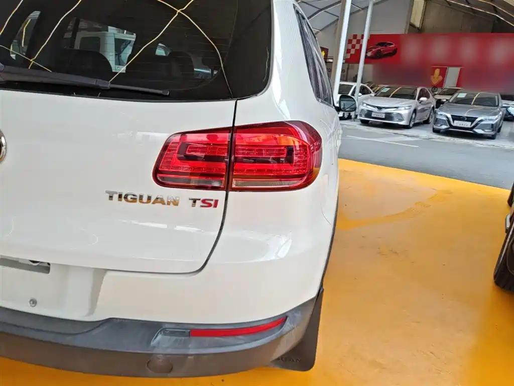 Volkswagen Tiguan 2015 1.8TSI Automatic 2WD Trendline фото 8