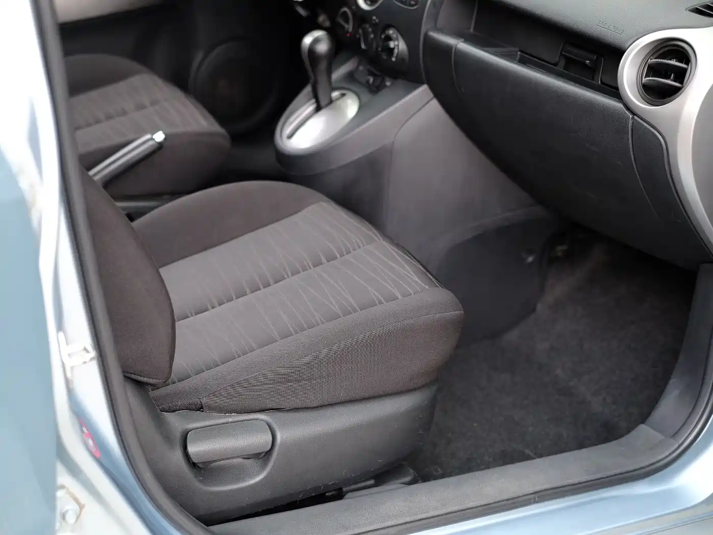 Mazda 2 2011 2011 Xuan Dong 1.5L Auto Luxury Edition