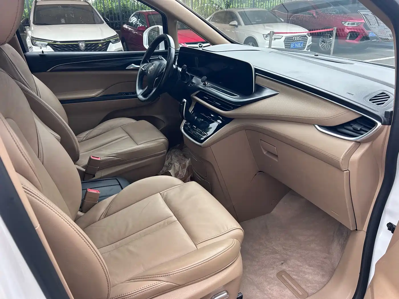 Photo 8 - Buick GL8