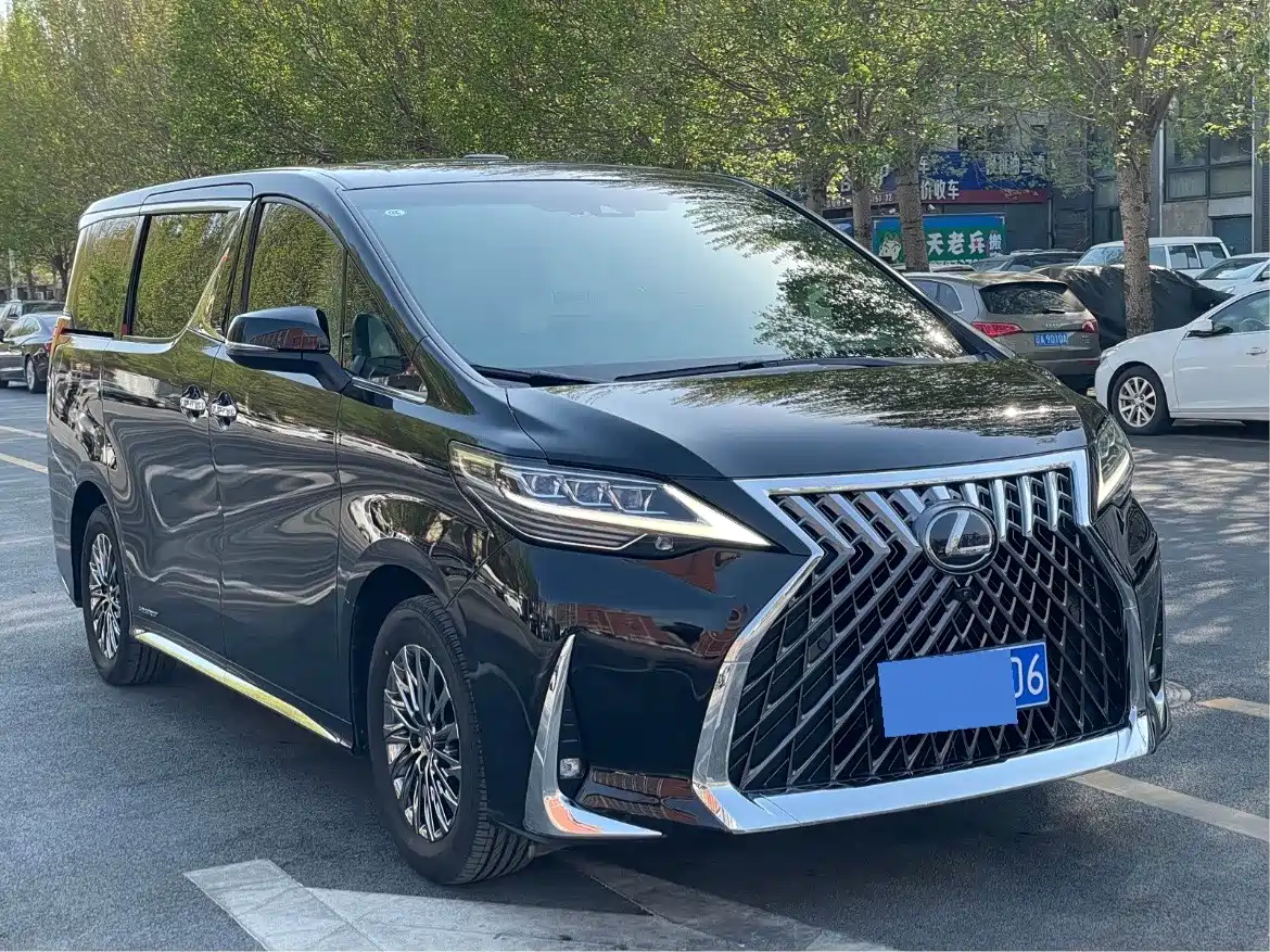 Lexus LM 2020 300h Seven-Seater Elegance Edition фото 3