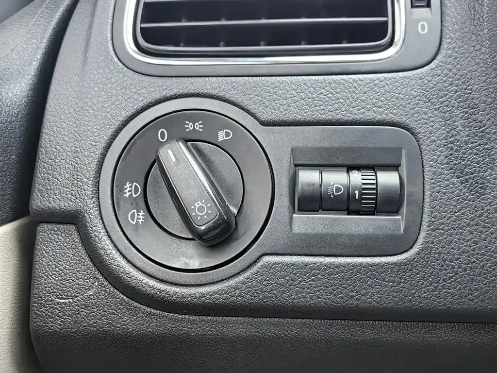 Volkswagen Polo 2013 2012 1.6L Cross Polo AT