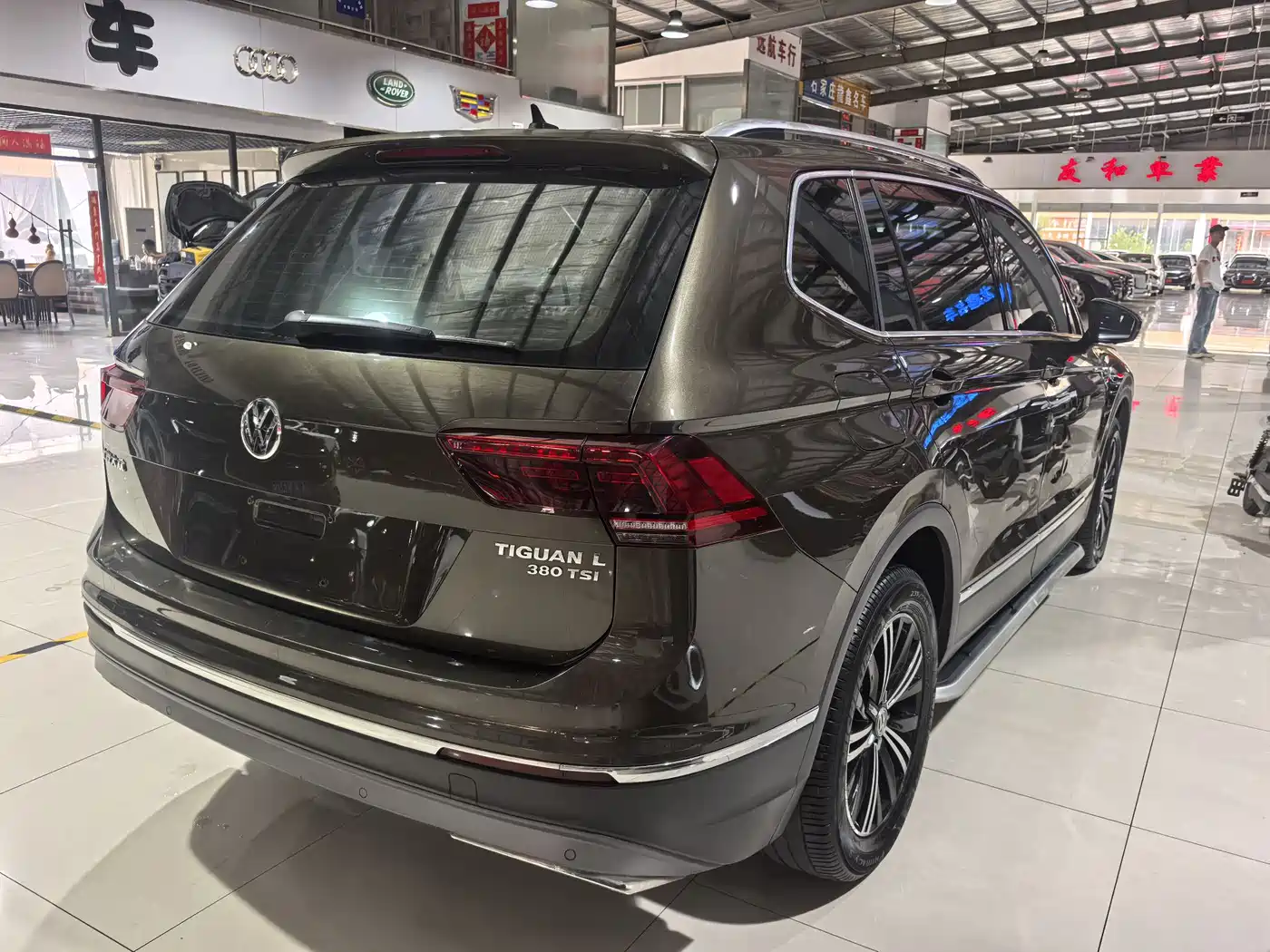 Volkswagen Tiguan L 2017 380TSI Automatic 4WD Luxury Edition фото 4