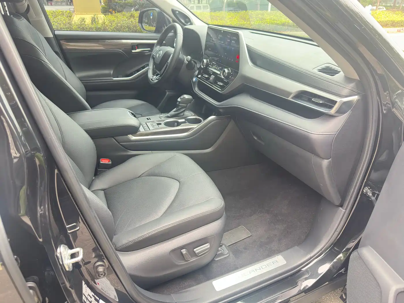 Toyota Highlander 2022 Dual Engine 2.5L 4WD Supreme Edition 7-Seater фото 9