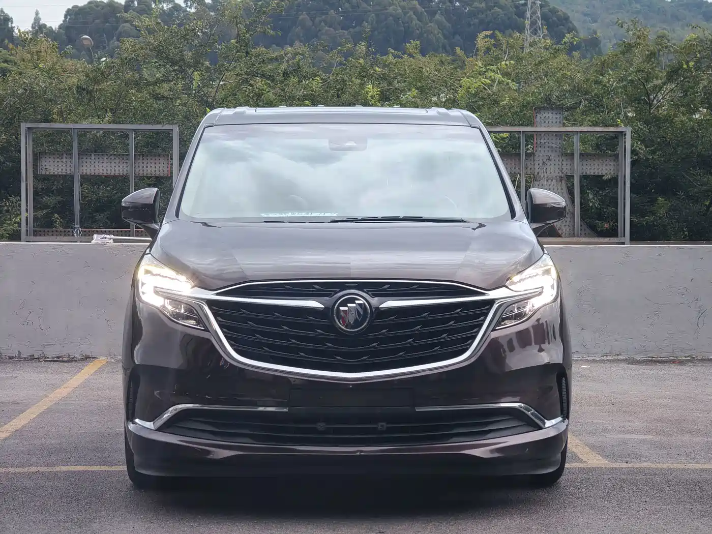 Photo 2 - Buick GL8