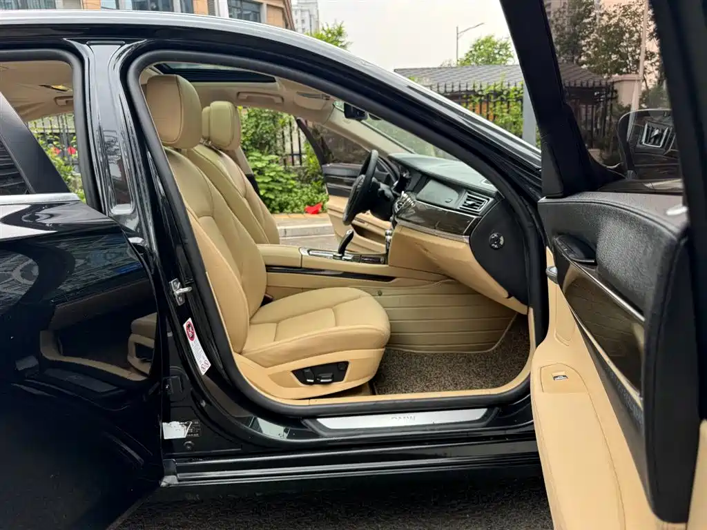 BMW 7 Series 2009 740Li Luxury фото 13