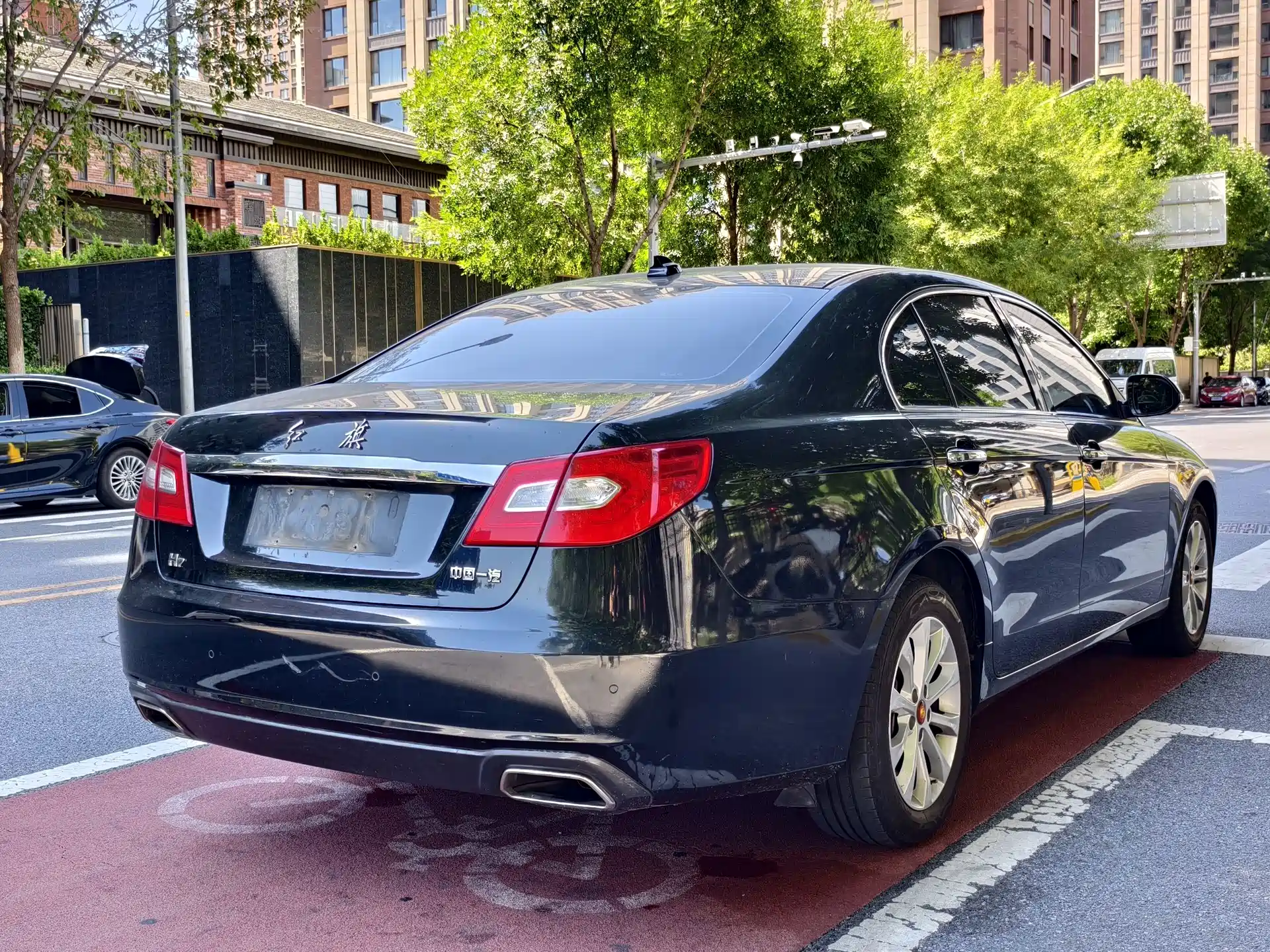 Фото 5 - Hongqi H7