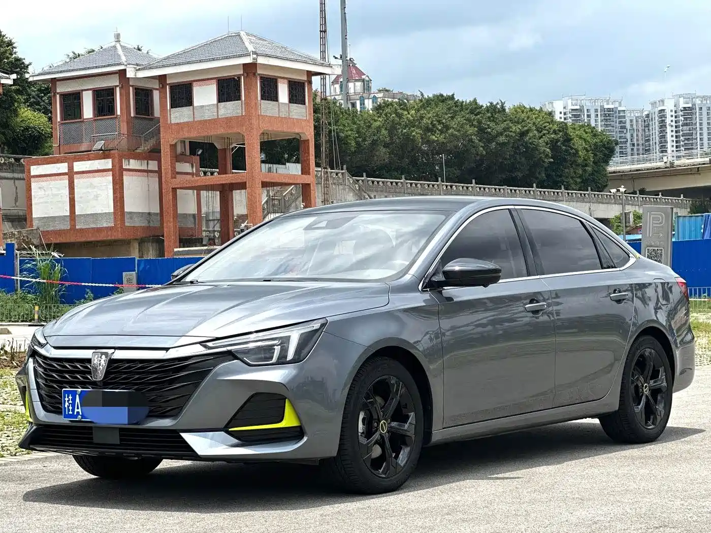 Roewe i6 MAX 2020 2020 300TGI Automatic Cool Sky Intelligent Drive Supreme Edition
