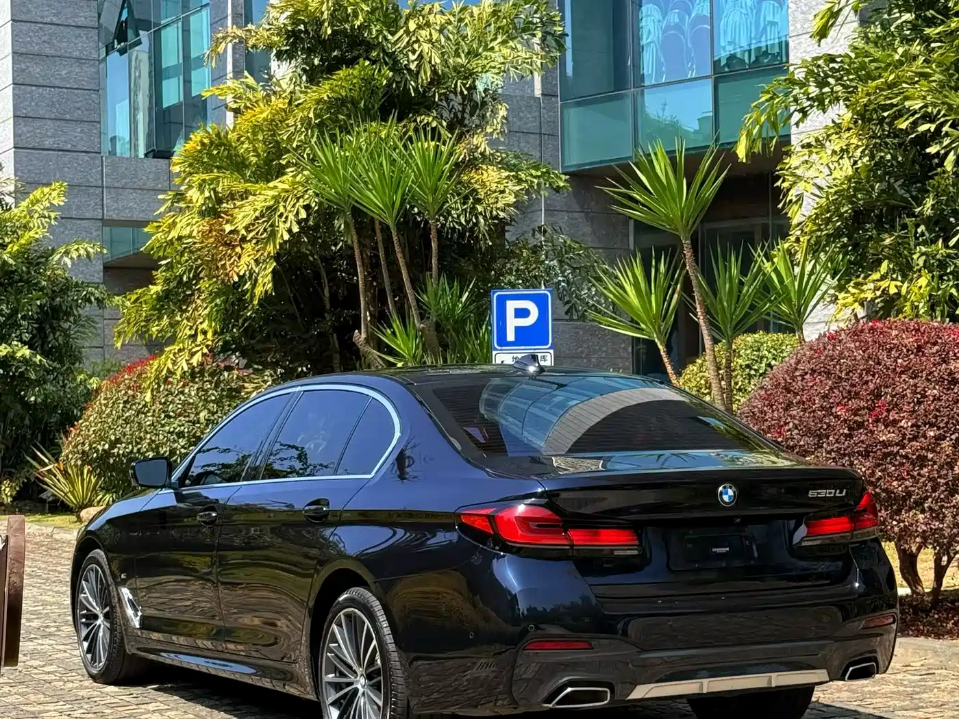 BMW 5 Series 2022 530Li Leading M Sport Package фото 7