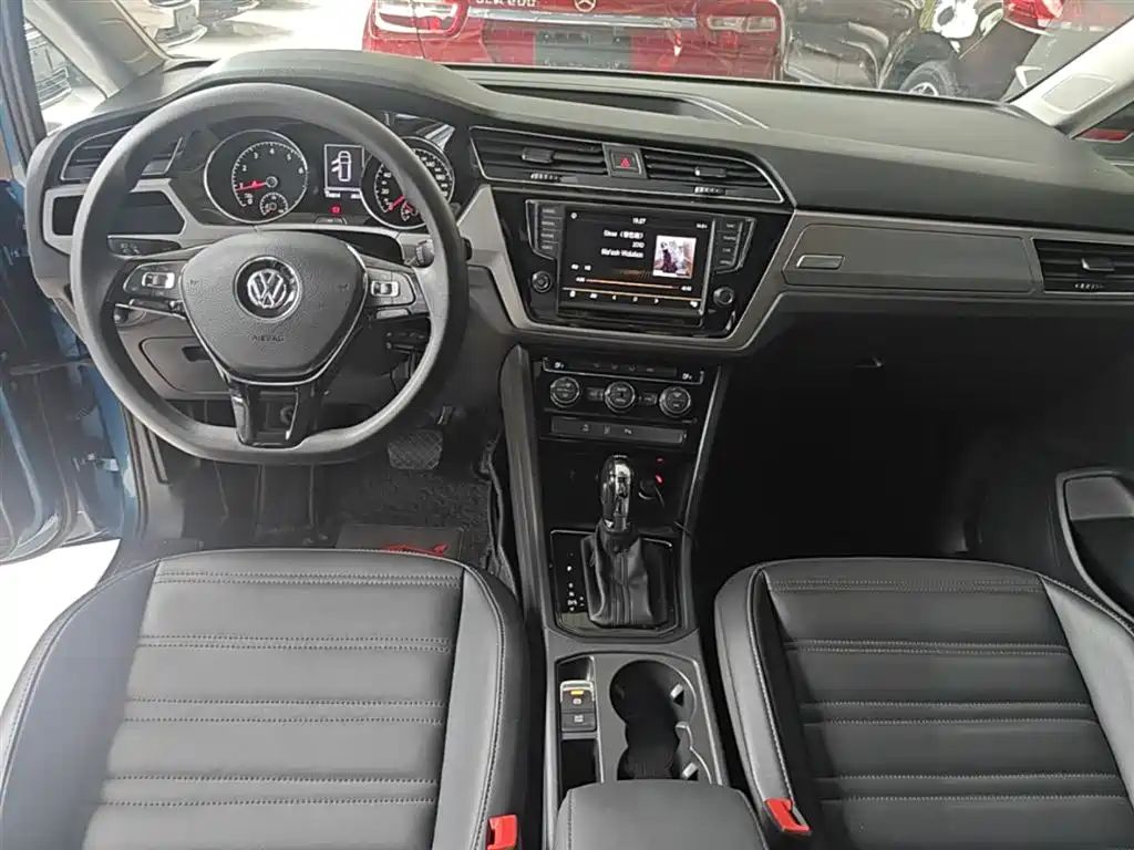 Volkswagen Touran 2018 Touran L 280TSI DSG Comfort 7-seater China V фото 10