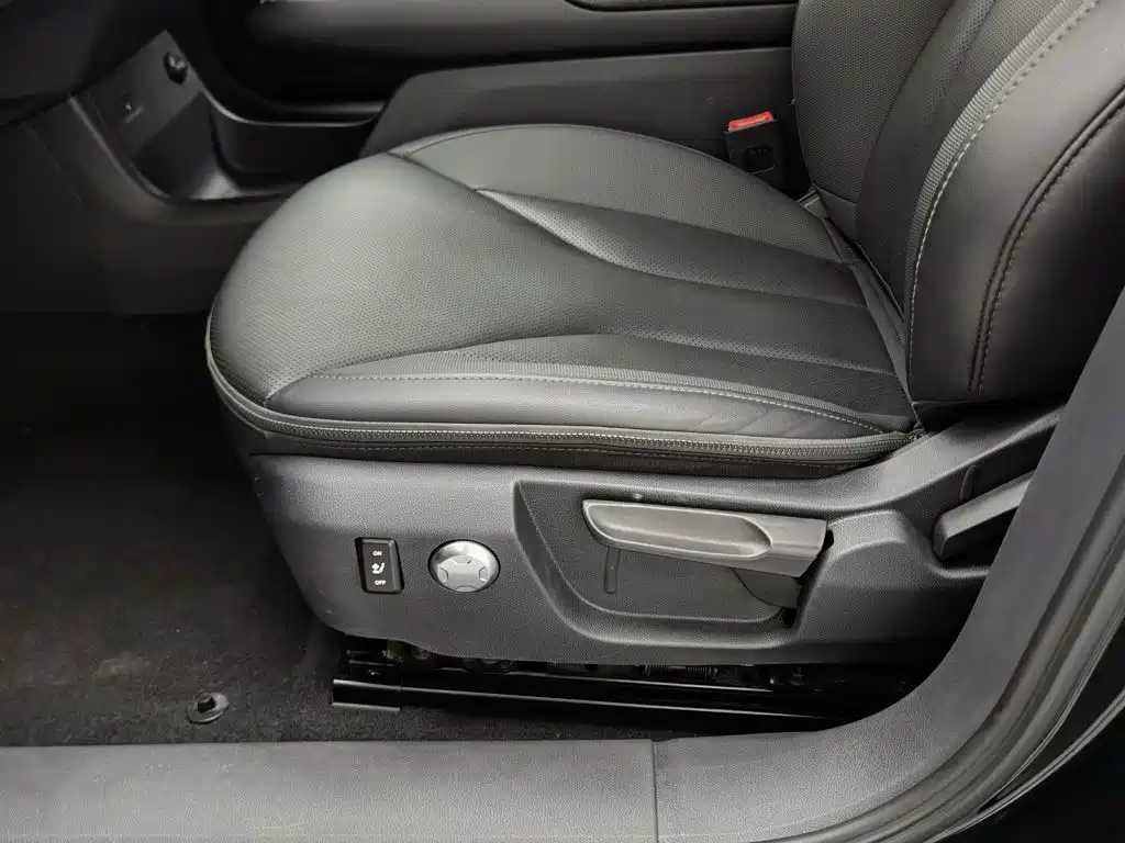 Hongqi E-QM5 2024 2023 Facelift Basic Travel Edition