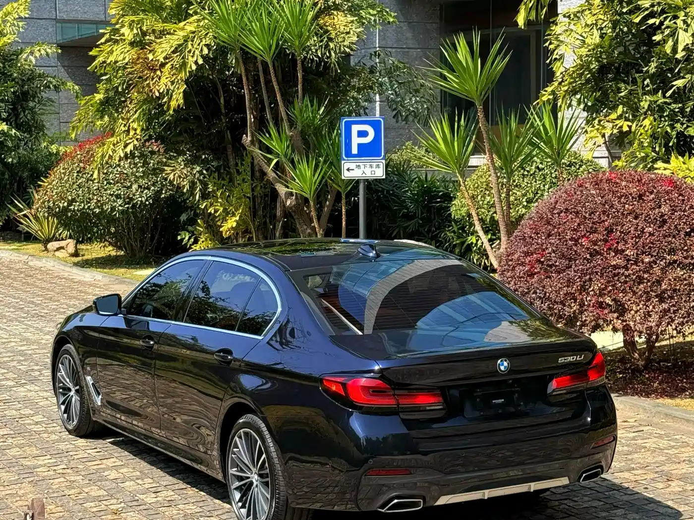 BMW 5 Series 2022 530Li Leading M Sport Package фото 8
