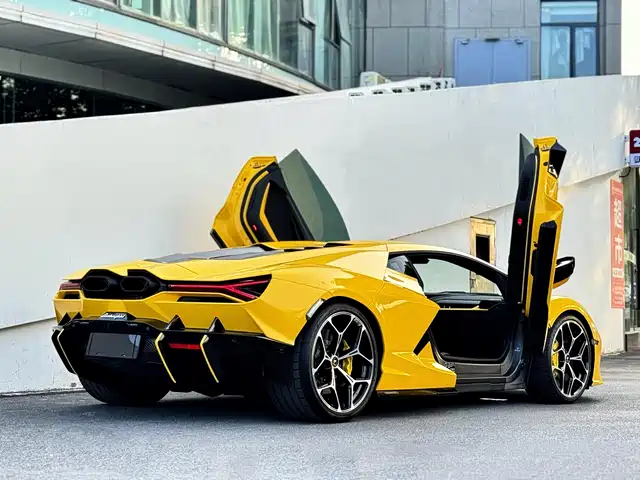 Lamborghini Revuelto, фото 2